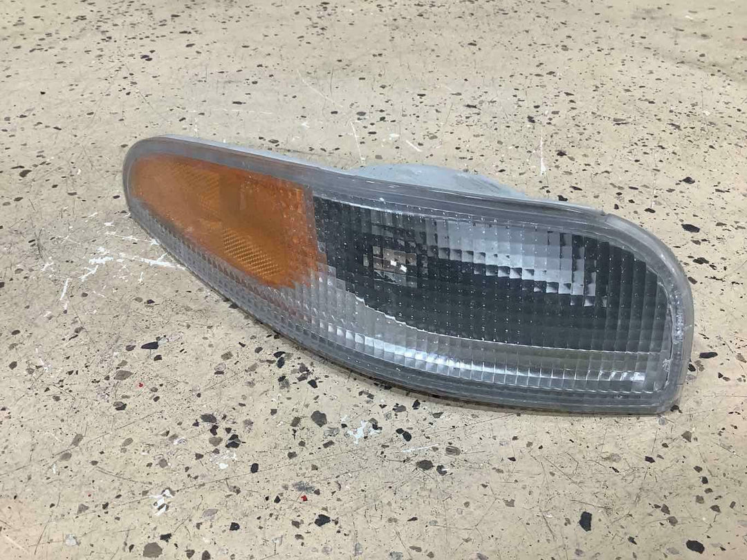 97-04 Chevy C5 Corvette Passenger Right Front Turn Signal Lamp / Lense (Tested)