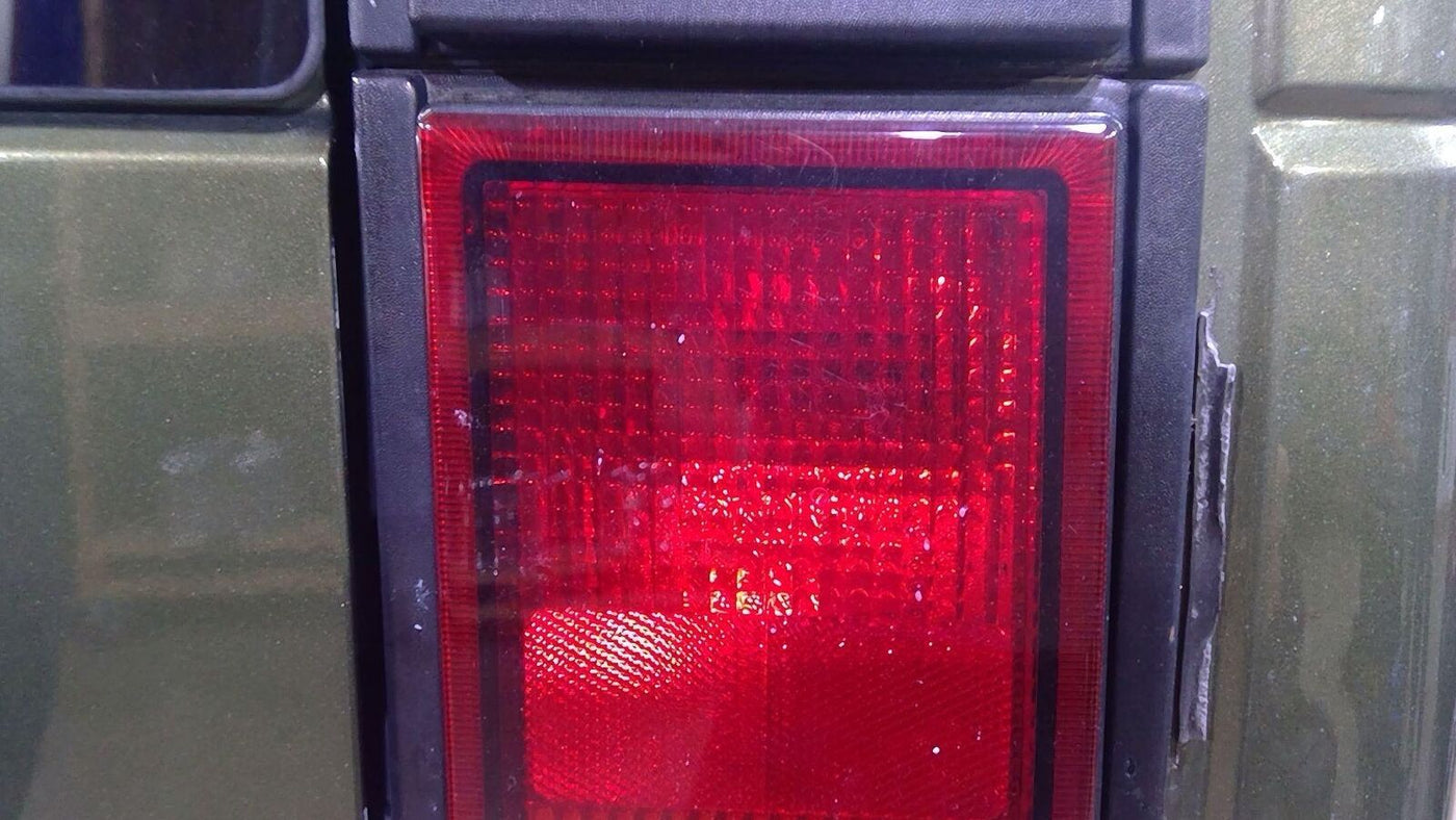 03-04 Hummer H2 Right RH Passenger Tail Light Tail Lamp (Body Mounted)OEM Tested