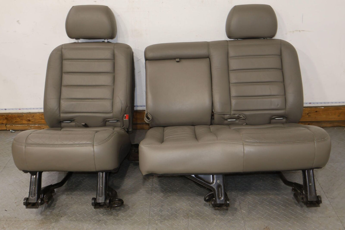 03-07 Hummer H2 2nd / Rear Row Leather Seat (Wheat 502) SUV Only