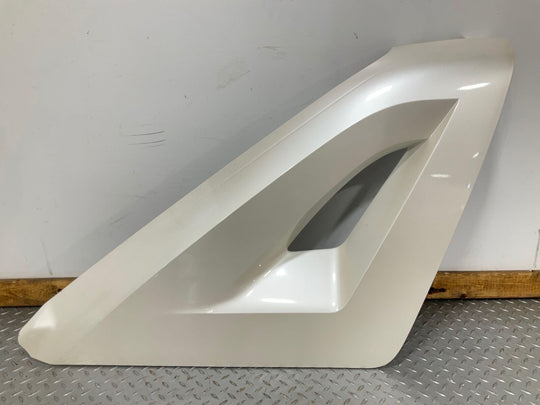 03-06 Escalade EXT Pickup Left Upper Outer Cladding Moulding (White Diamond 98u)