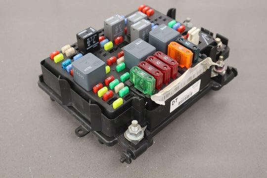 01-02 Chevy GMC 2500HD 6.6L LB7 Duramax Underhood Engine Fuse Box 15328827