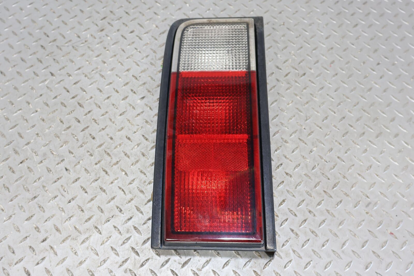 05-09 Hummer H2 Right RH Passenger Tail Light OEM (Clean Lense) Tested