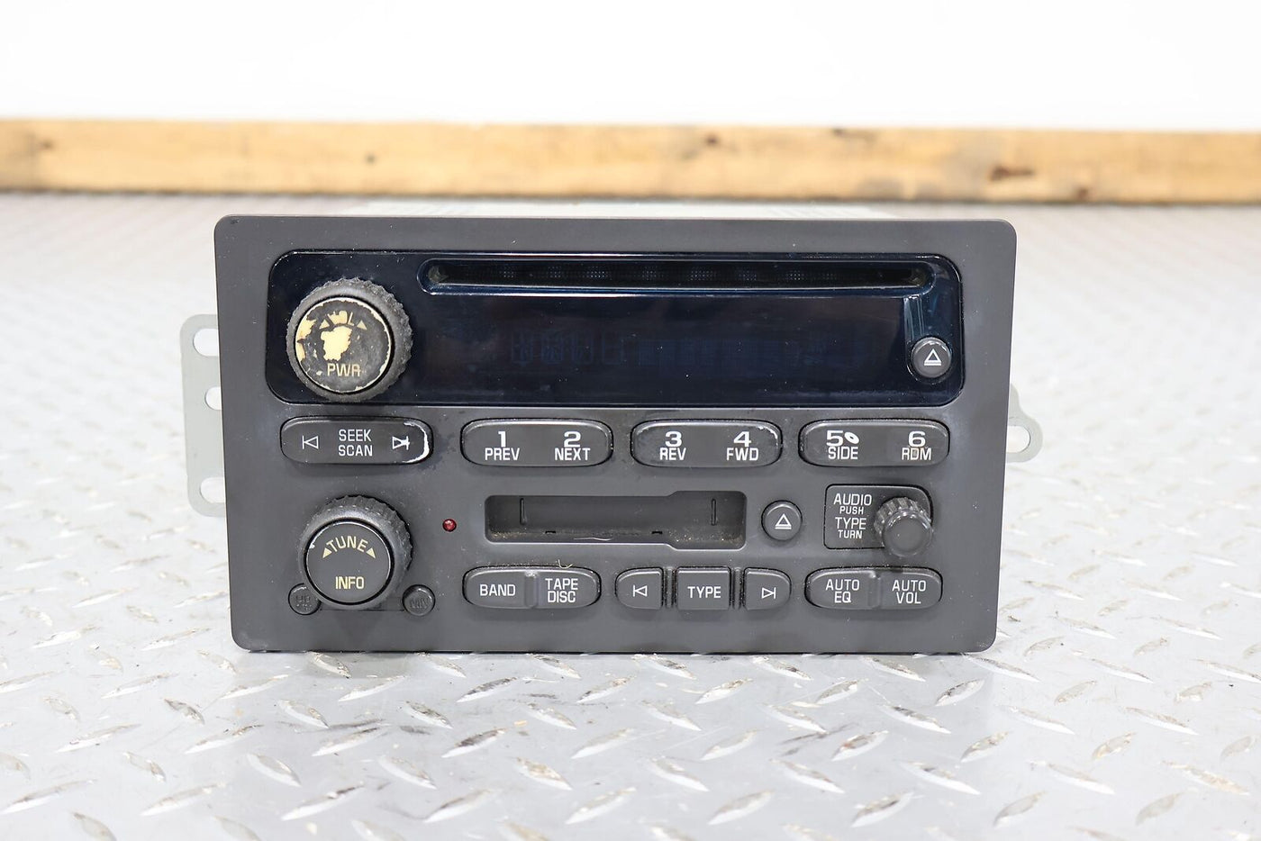 03-05 Hummer H2 Tahoe Silverado CD/AM/FM Radio (10359566) Unable To Test OPT UB1