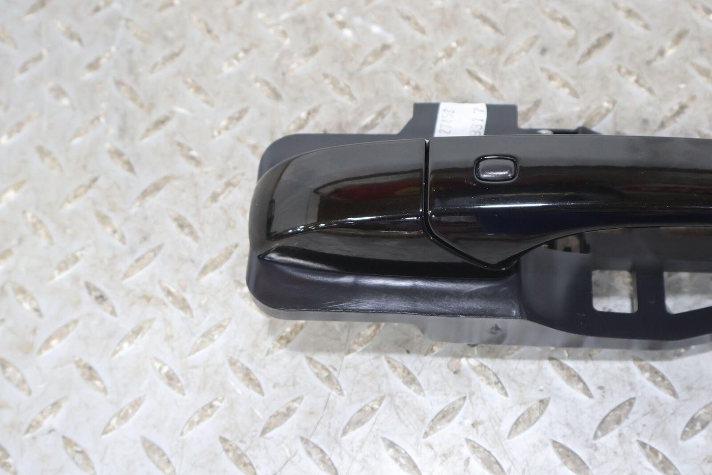 14-22 Jeep Grand Cherokee Front Right Exterior Door Handle (Diamond Black PXJ)