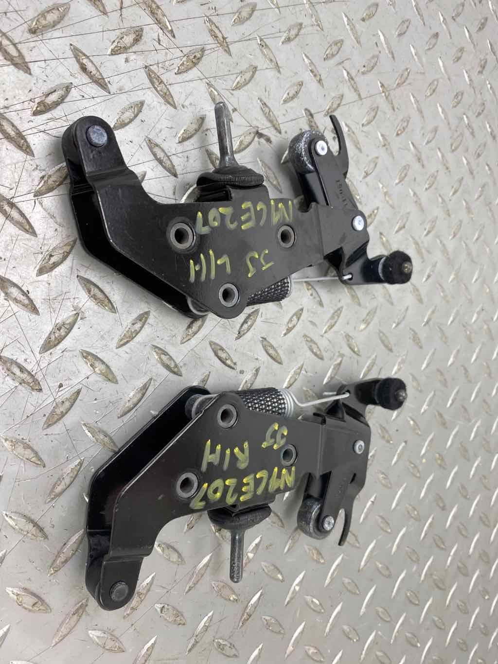 03-06 Chevy SSR PAIR Left & Right Convertible Top Latches (Tested) Roof Mount