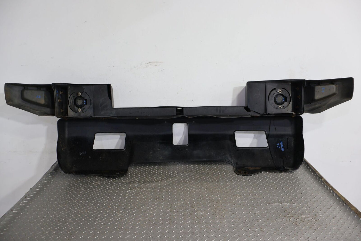 03-09 Hummer H2 Front Bumper W/ Textured Black Covers & Fog Lights (See Notes)