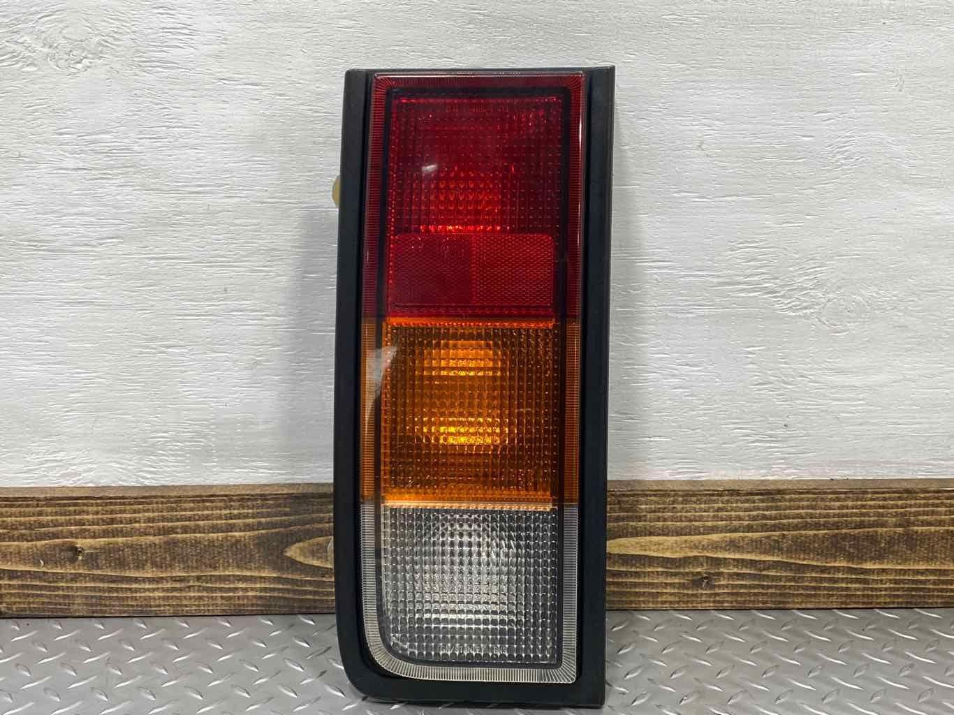 03-04 Hummer H2 Passenger Right RH Tail Light Tail Lamp (Body Mounted) OEM