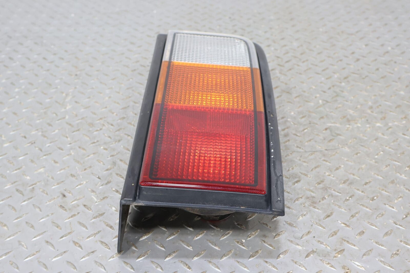 03-04 Hummer H2 Left LH Driver Tail Light Tail Lamp (Body Mounted) OEM Tested