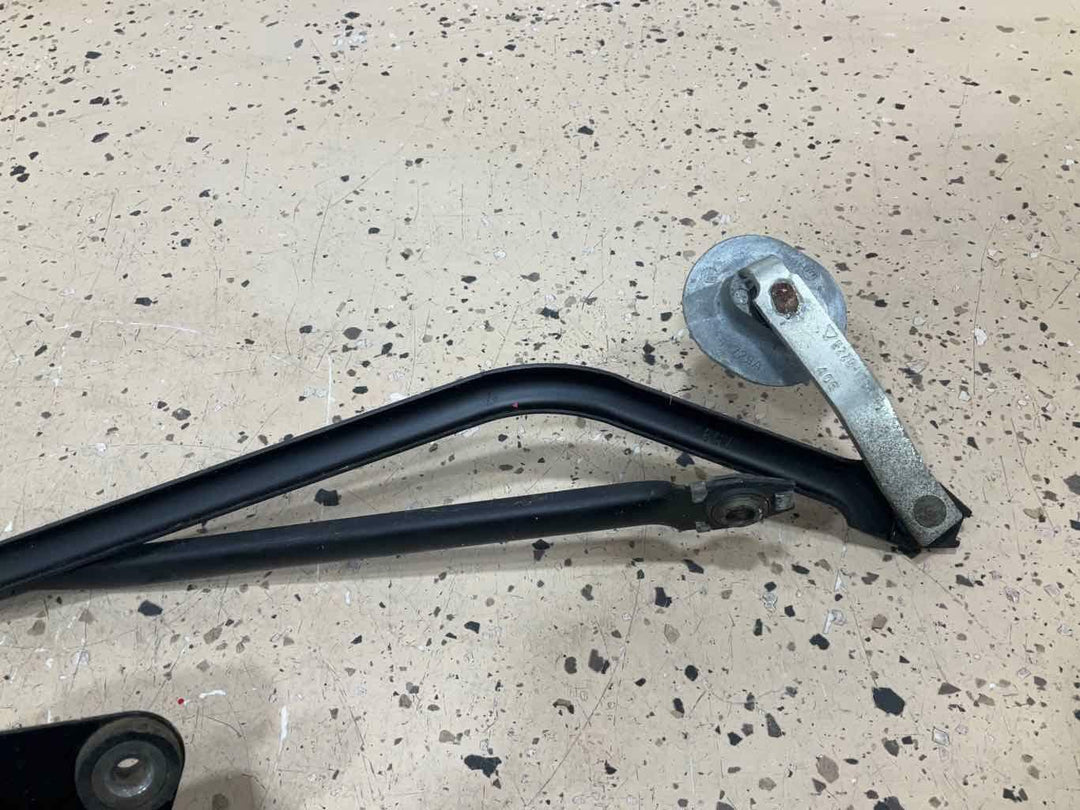 97-93 Ford Mustang GT Wiper Trans Linkage W/Motor (Tested) See Notes