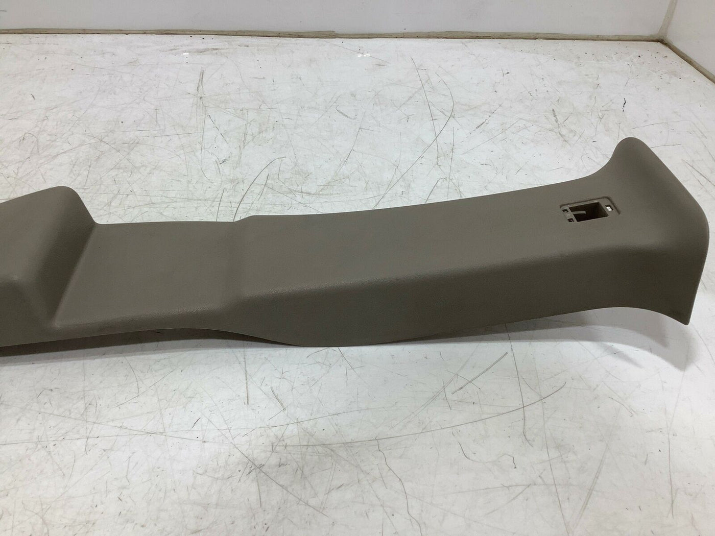 03-07 Hummer H2 Left B Pillar Trim (Light Wheat 50i)