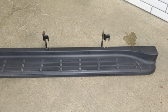 05-06 GMC Yukon XL / Suburban Black Textured OEM Running Board Set Left/Right