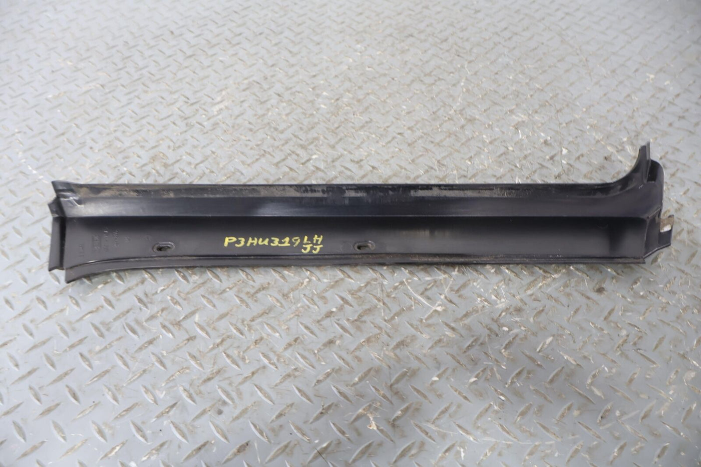 03-07 Hummer H2 Left LH Driver Exterior A-Pillar Trim Panel (Textured Black)