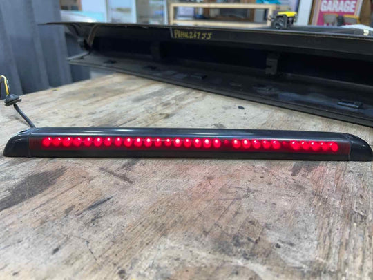 05-07 Hummer H2 SUT Pickup 3RD Brake Light (2 Dim Lights) Tested