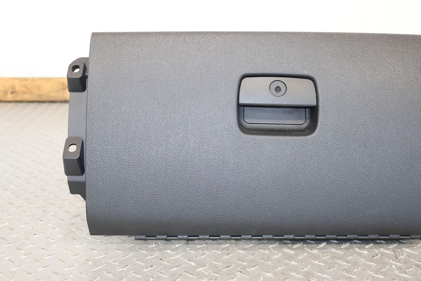 08-09 Hummer H2 Interior Glove Box Compartment Door (Ebony 19i) Good Latch