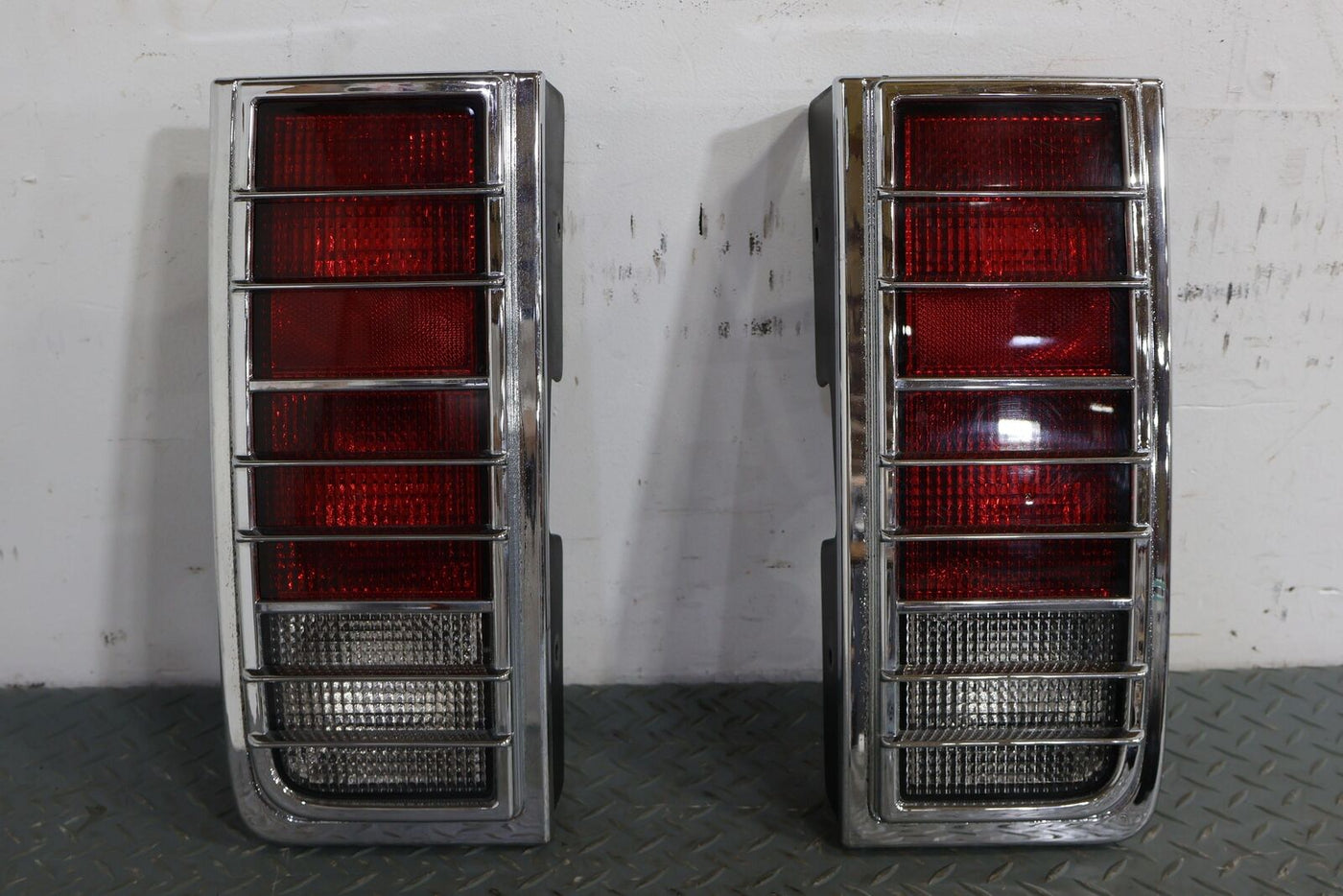 05-09 Hummer H2 SUV Pair LH & RH Tail Lights W/Chrome Trim (Solid Mount) Tested