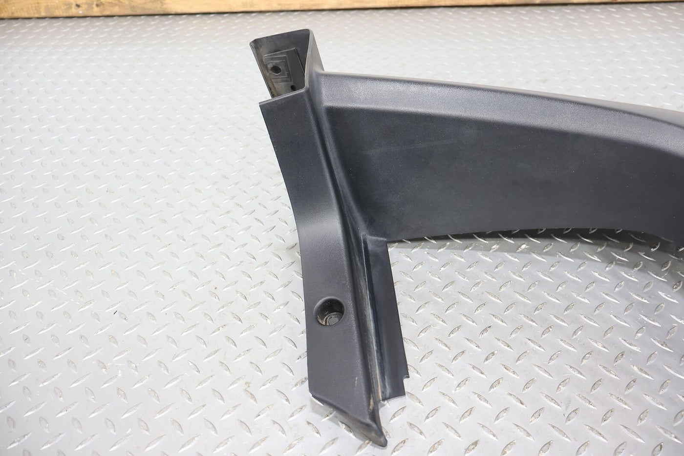 05-07 Hummer H2 SUT Pickup Right RH Roof Corner Moulding (Black) SUT ONLY