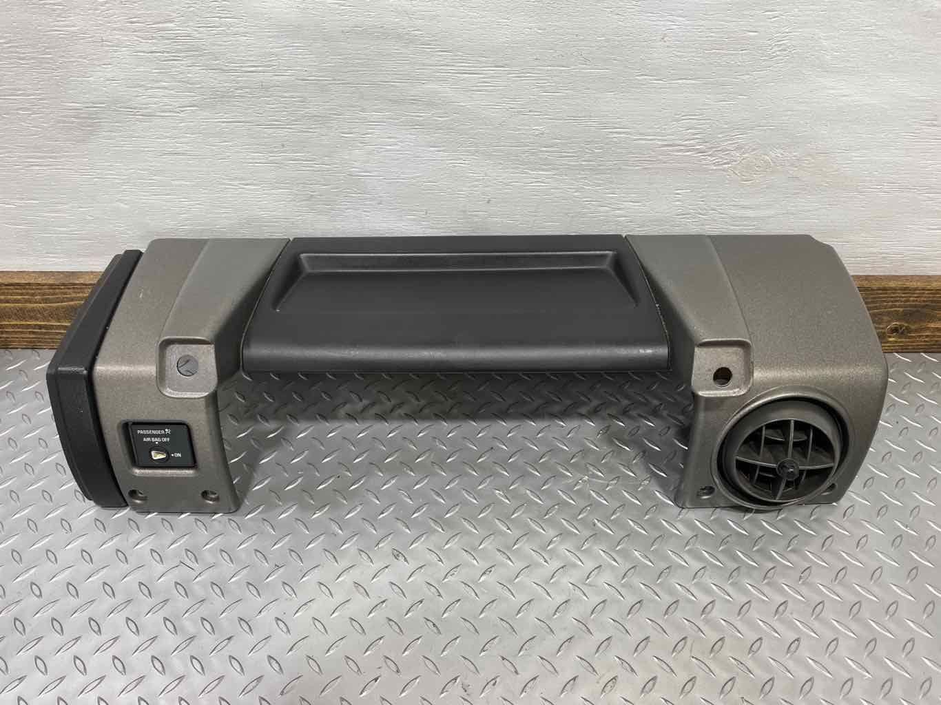 03-07 Hummer H2 Passenger Right RH Dash Mounted AC Vent (Silver Bezel) See Notes