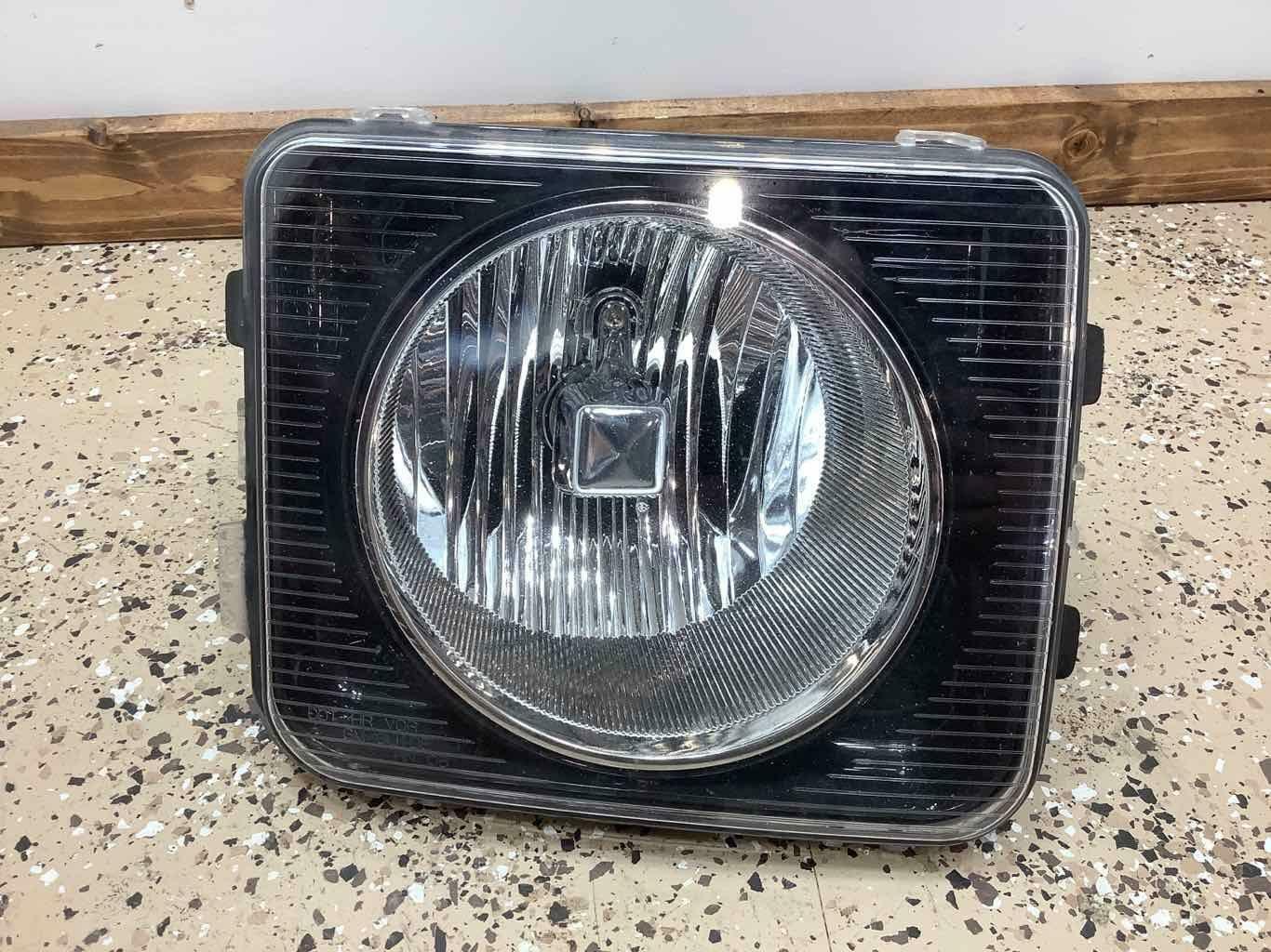 06-10 Hummer H3 Passenger Right Front Headlight (Tested)