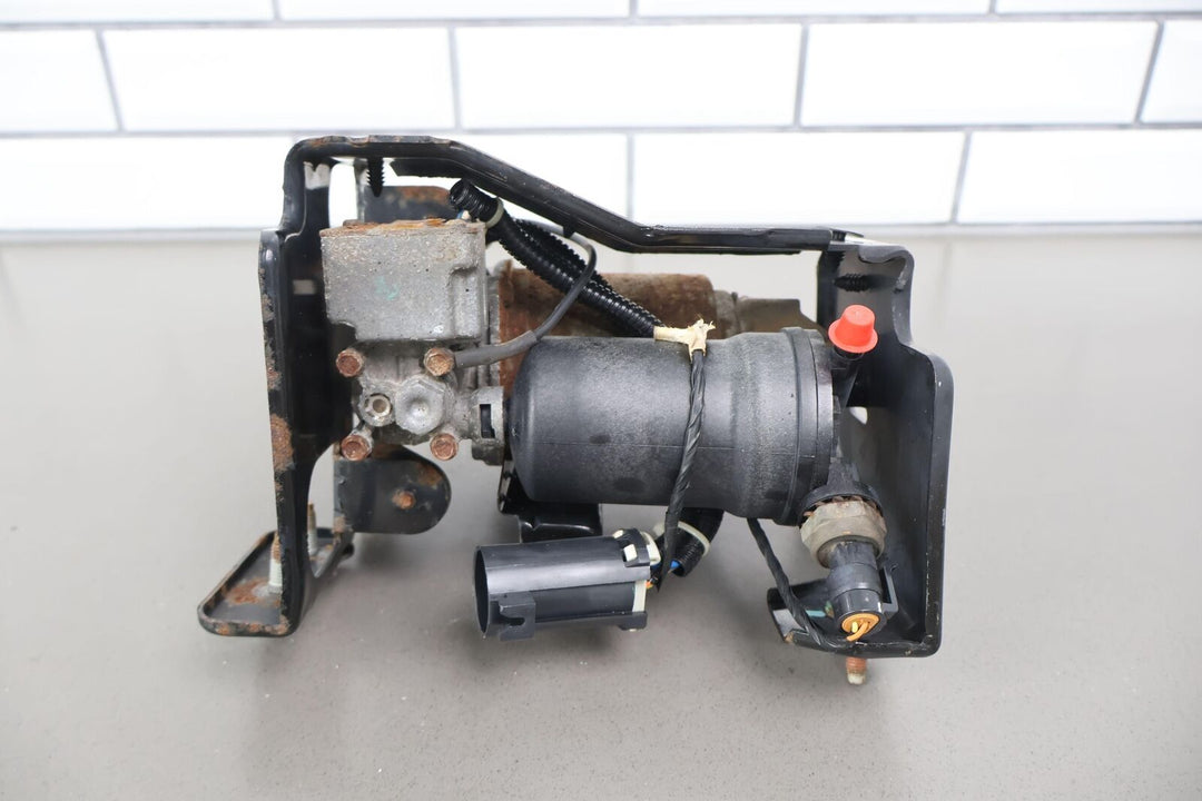 03-06 Cadillac Escalade Air Ride Suspension Compressor (15101577) OEM 103K