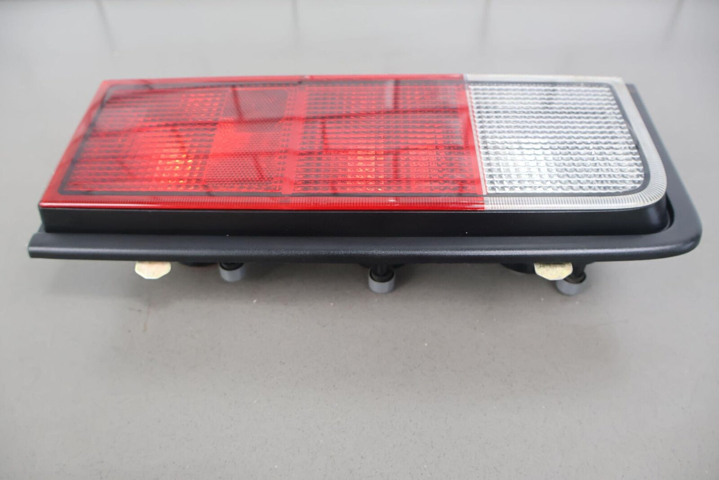 05-09 Hummer H2 Left LH Driver Tail Light Lamp OEM (SUV) Tested Quarter Mounted