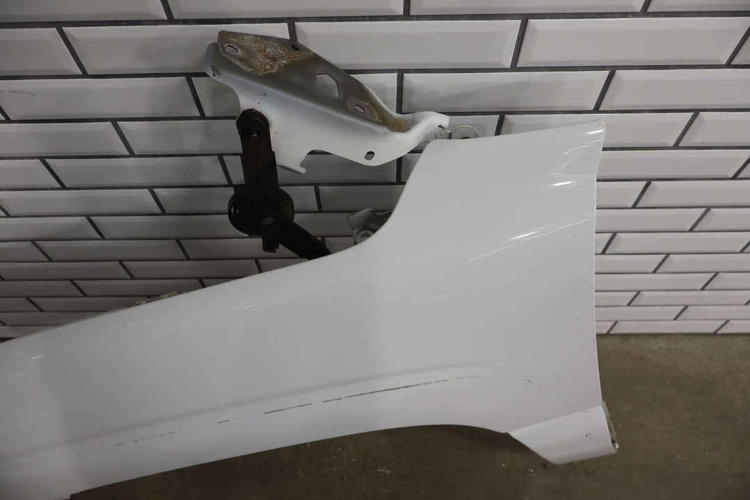 99-06 Chevy Silverado/Tahoe/Suburban Driver Left Fender (Summit White 50U)