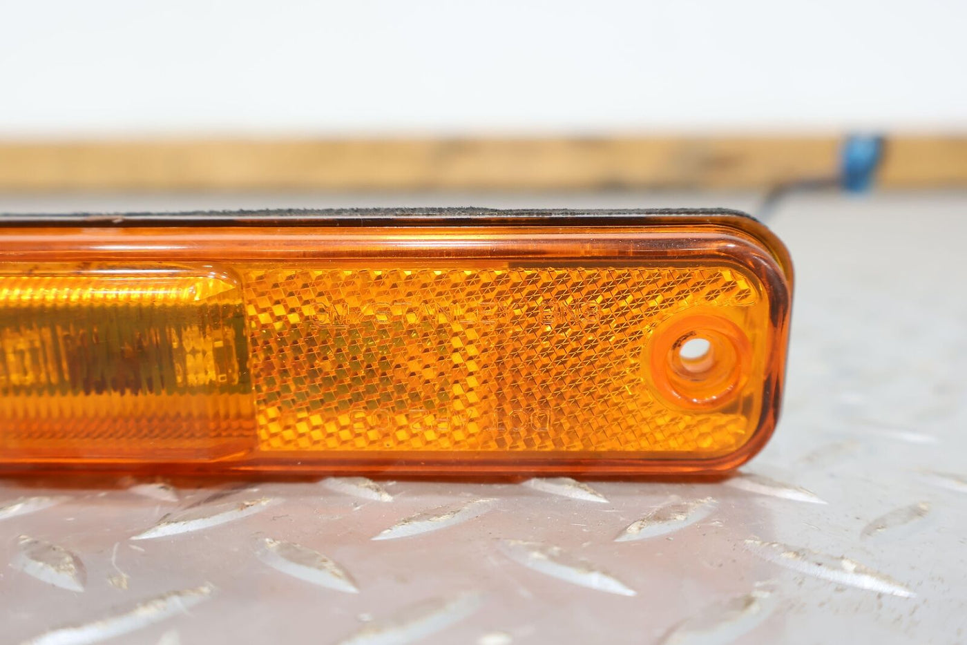 03-09 Hummer H2 Passenger Right RH Front Hood Mounted Amber Marker Light