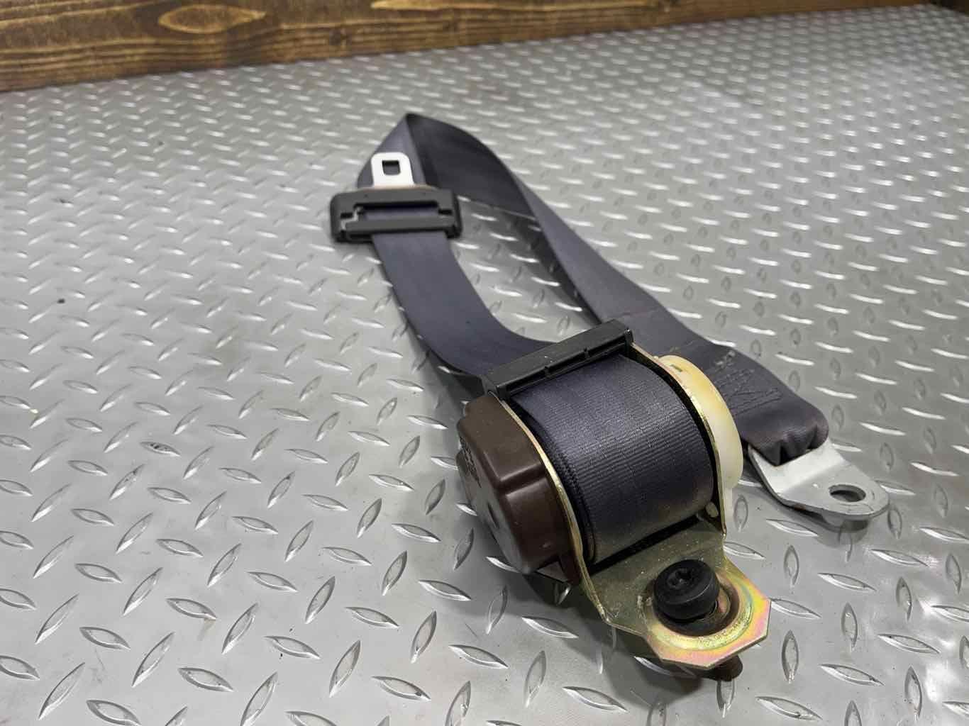 97-99 Plymouth Prowler Right RH Passenger Seat Belt Retactor (Agate LLAZ) Notes