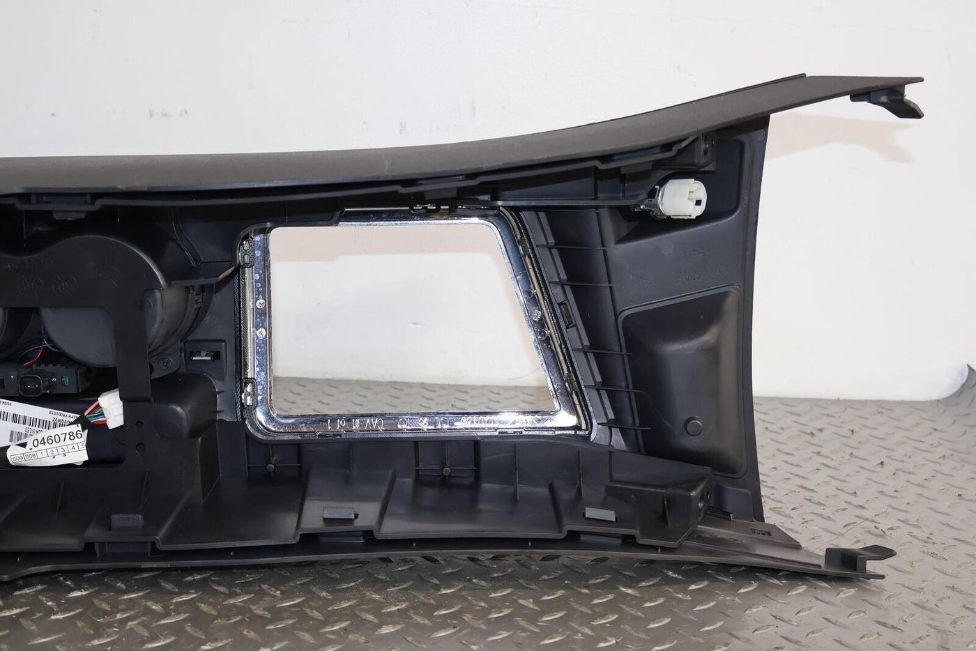 09-10 Dodge Challenger Center Floor Console (Auto Trans) W/Lid (Dark Slate)Notes