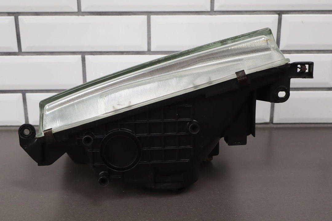 98-05 Toyota Land Cruiser Right Passenger Headlight Lamp *Repaired Tab*