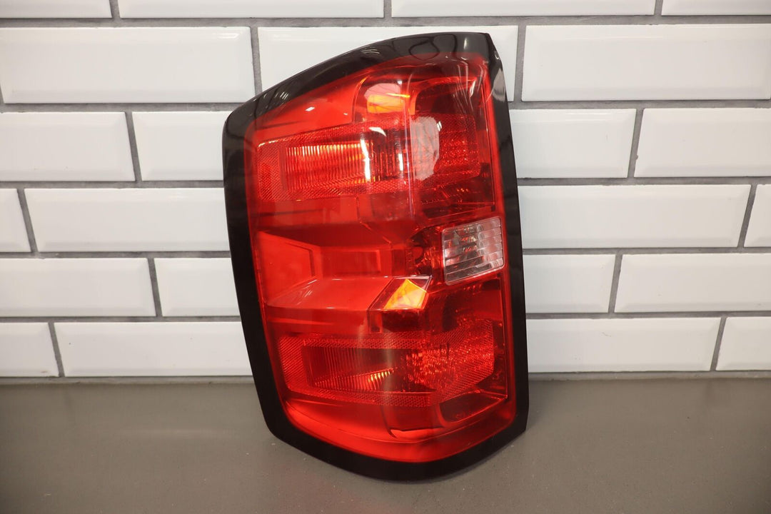 2014-2015 Chevy Silverado Driver Left Tail Light Tail Lamp OEM