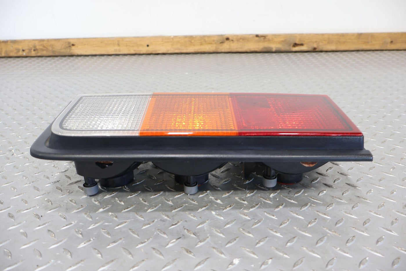 03-04 Hummer H2 Right Passenger Tail Light Tail Lamp (Body Mounted) OEM Tested