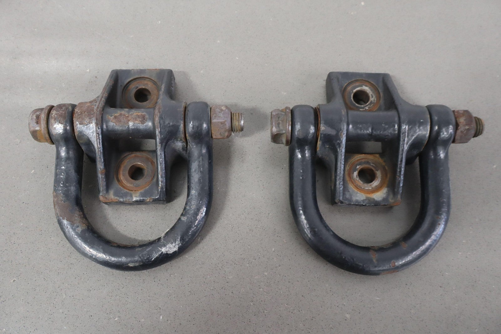 03-07 Hummer H2 Pair LH/RH Rear Tow Hooks OEM (Black) Lightly