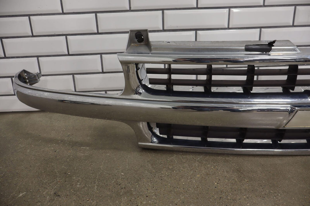 00-06 Chevy Suburban / Tahoe OEM Front Grille with Headlights / Turn Signals