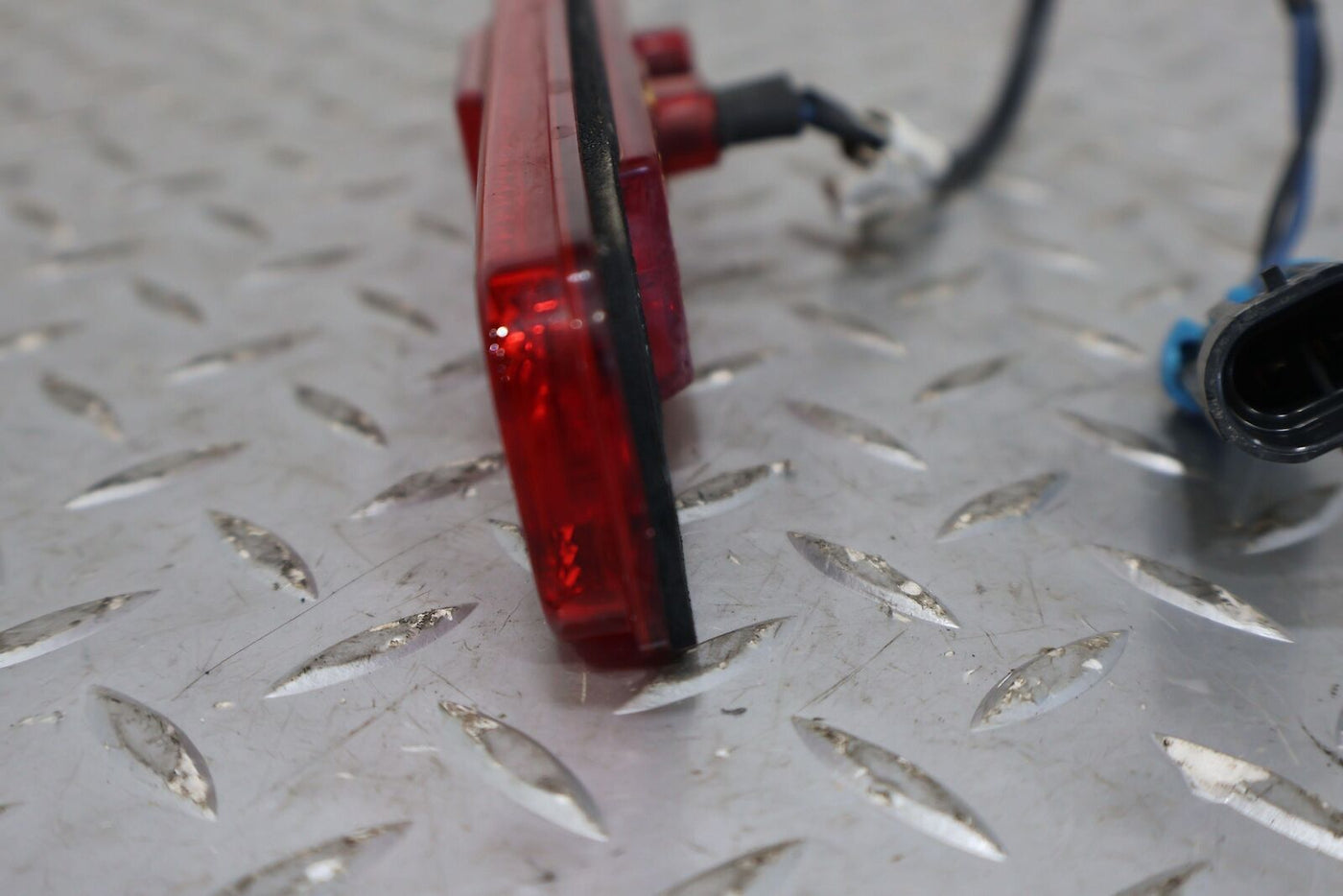 03-09 Hummer H2 Rear Right RH Red LED Side Marker Light Lamp OEM Tested