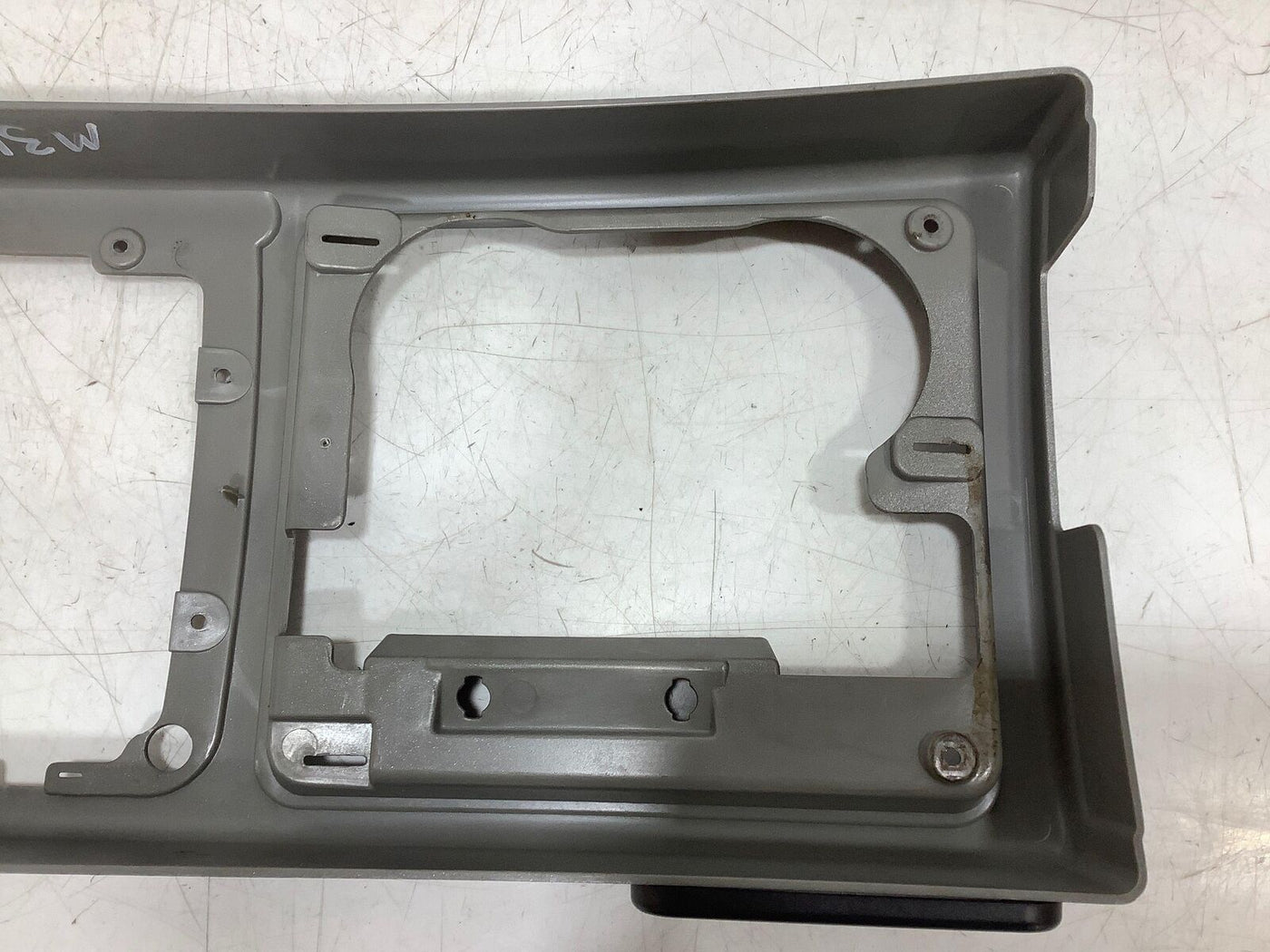 03-07 Hummer H2 Center Console Top Trim Panel Cover Arm Rest Surround OEM