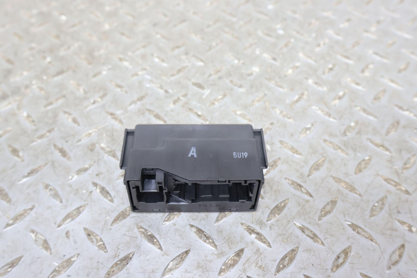 18-19 Lexus LC500 Semiconductor Power Integration Module OEM (82644-11020)