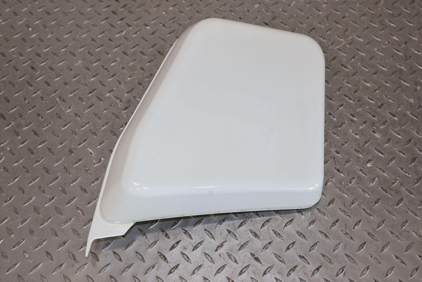 03-09 Hummer H2 Left LH Driver Cowl Vent Panel End Cap (White 50U) See Notes