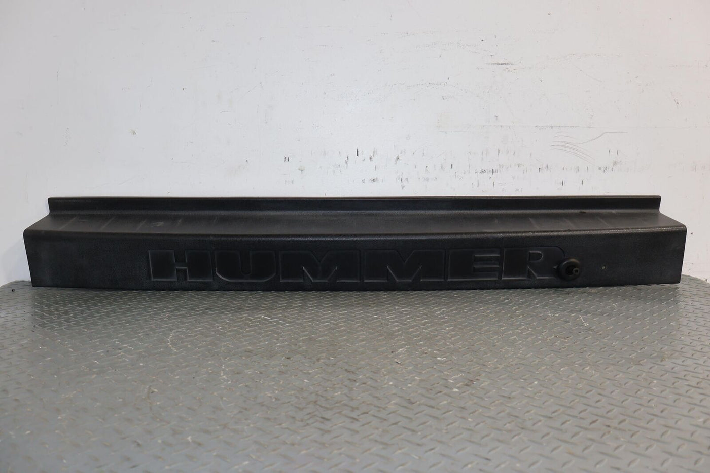 06-09 Hummer H2 REAR Center Bumper Cover Section (Black Textured) See Notes