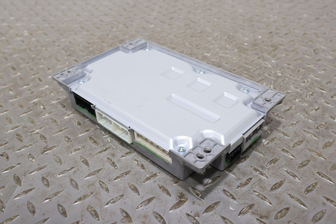 2022 - 2024 Rivian RS1 OEM Central Gateway Control Module (PT00000535-M)