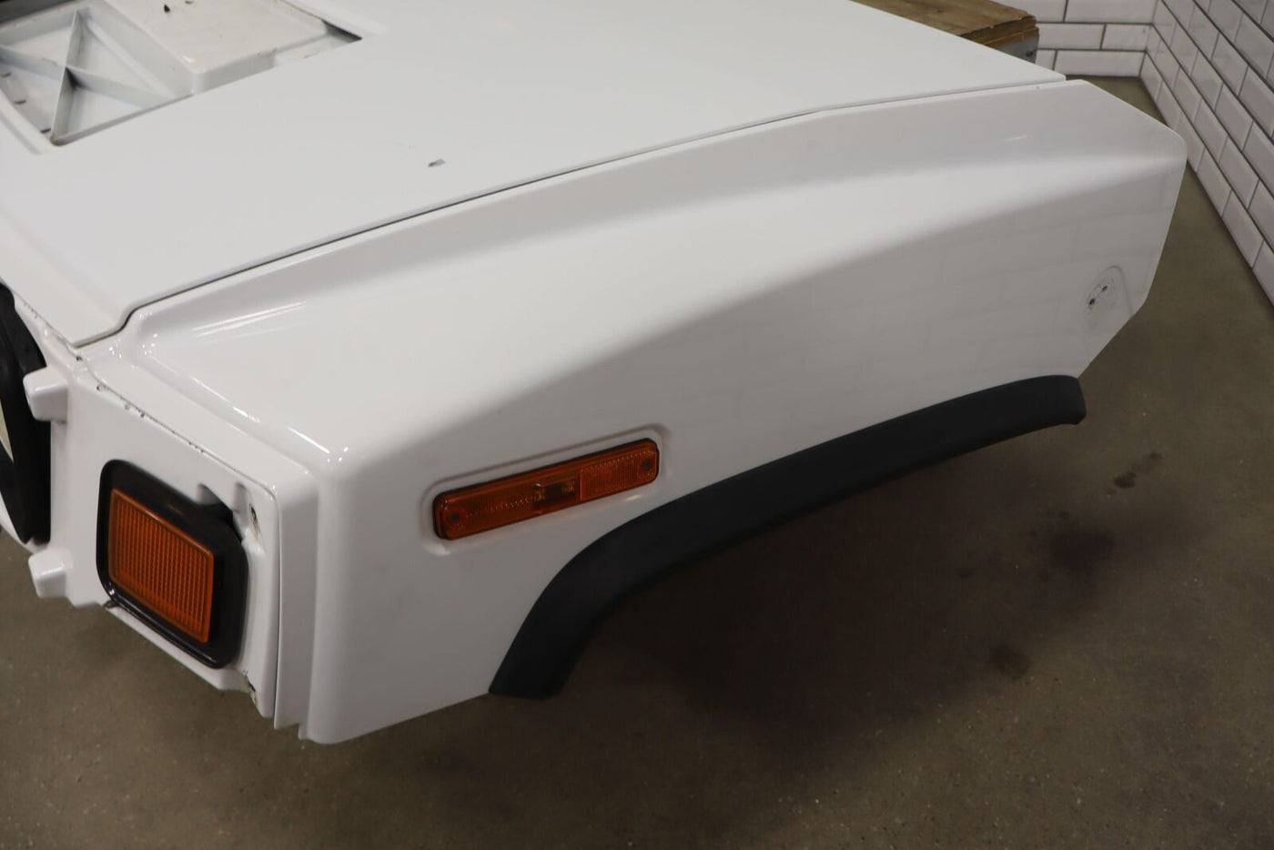 03-*07 Hummer H2 Bare OEM Hood Olympic White (50U) W/Front Lamps & Wiring