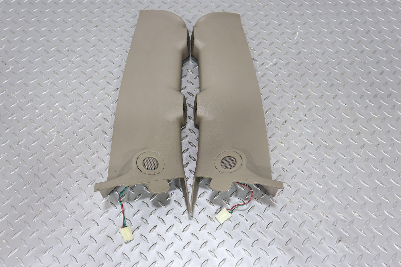 03-07 Hummer H2 Pair LH & RH Interior A-Pillar Trim (Light Wheat 50i)