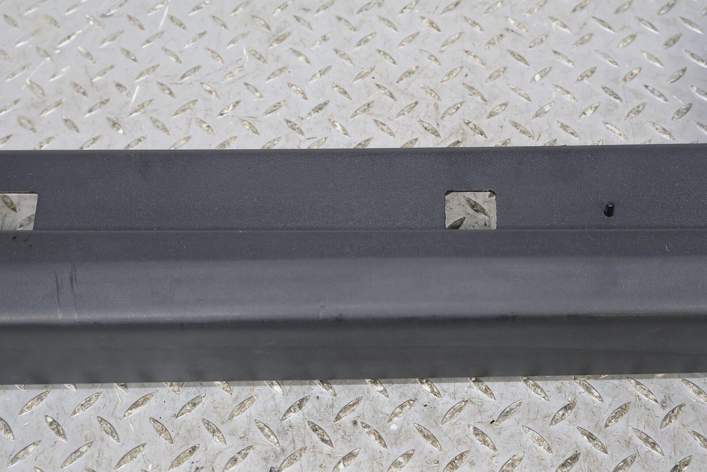 05-07 Hummer H2 SUT Right RH UPPER Bed Side Moulding (Textured Black) SUT ONLY