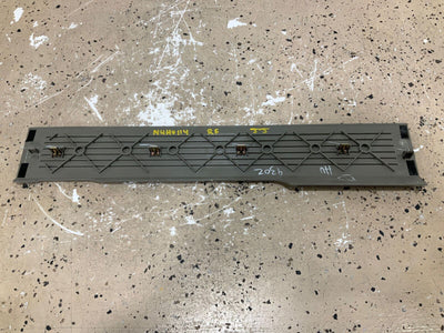 03-09 Hummer H2 Front Passenger Right RH Door Sill Plate (Light Wheat 50I) Notes