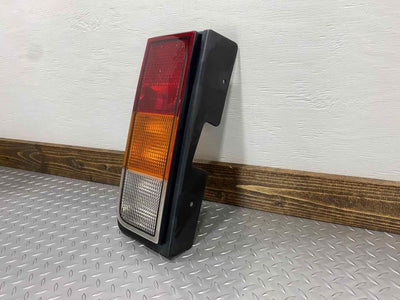 03-04 Hummer H2 Left LH Tail Light Tail Lamp (Body Mounted) OEM Tested Cracked