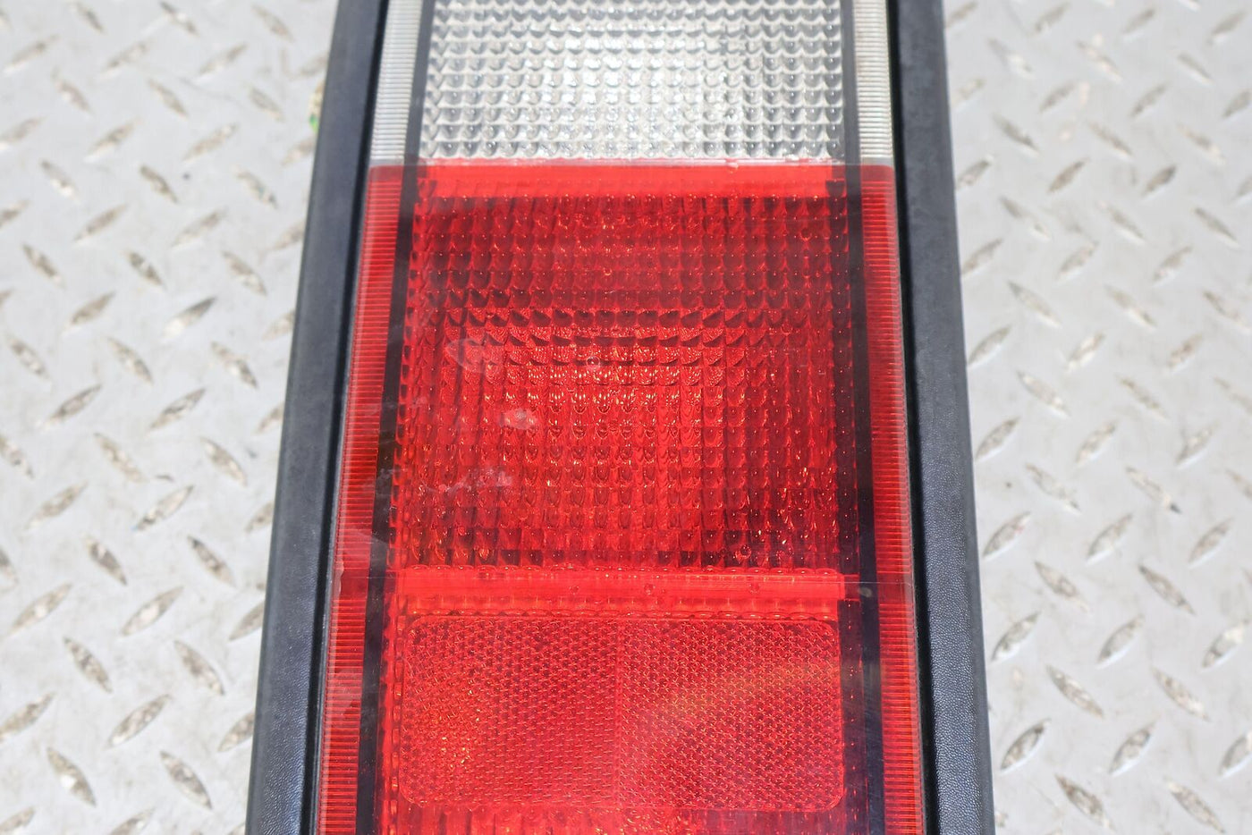 05-09 Hummer H2 Right RH Passenger Tail Light OEM (Clean Lense) Tested