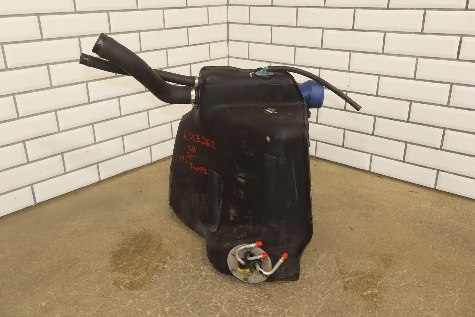 97-98 C5 Corvette Pair LH&RH Fuel Tanks W/Pumps *NO Crossover Tube