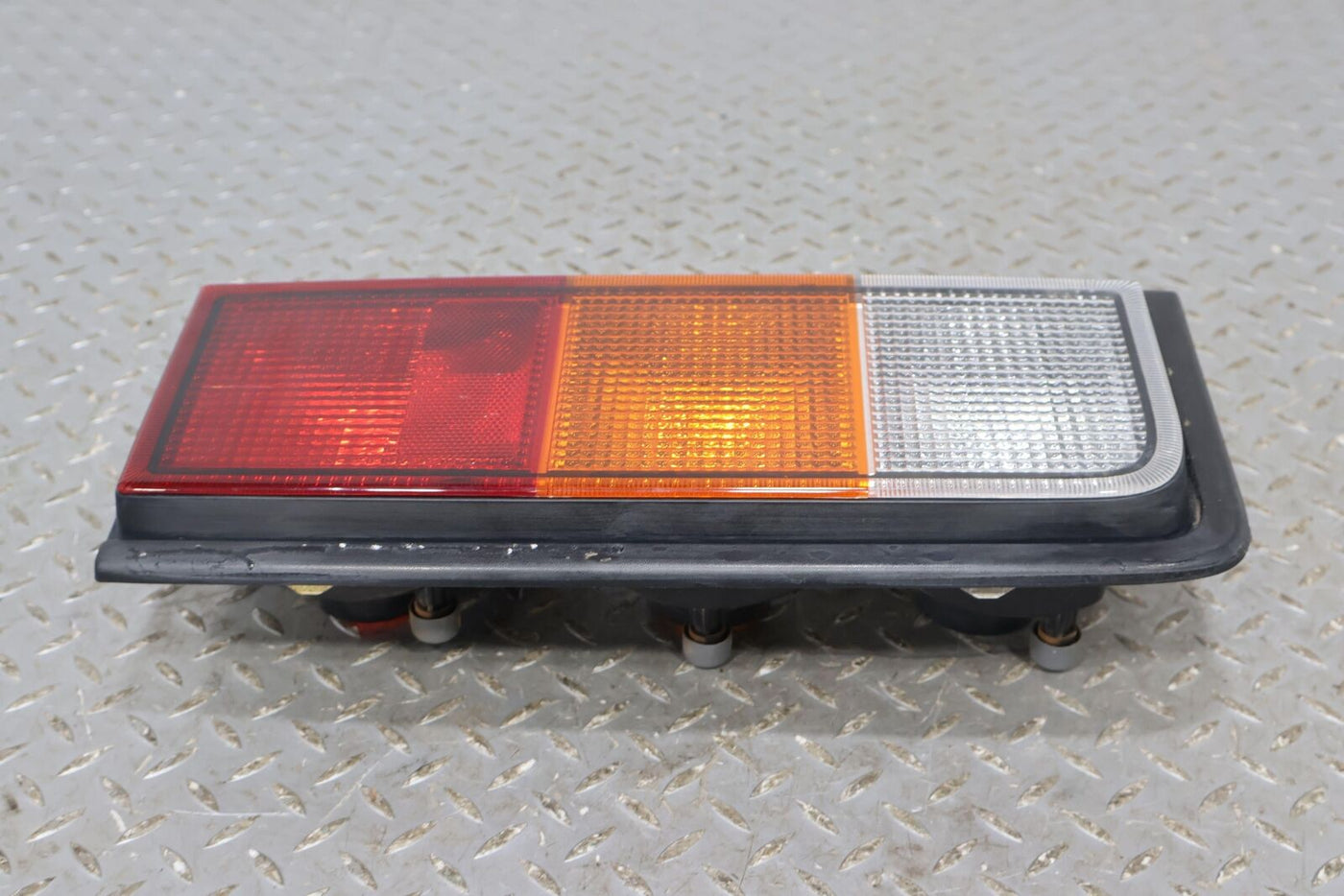 03-04 Hummer H2 Left LH Driver Tail Light Tail Lamp (Body Mounted) OEM Tested