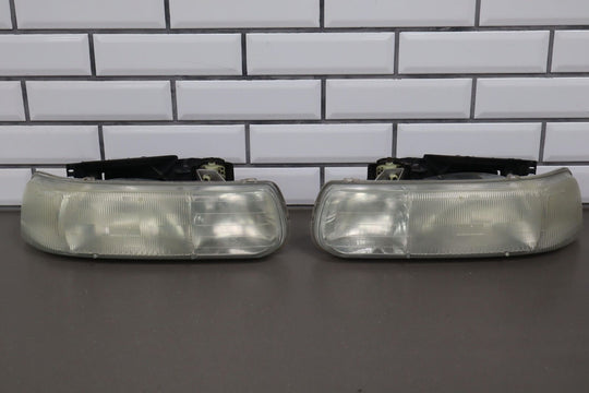 99-02 Chevrolet Silverado / 00-06 Tahoe Suburban OEM Headlight Set (Left/Right)