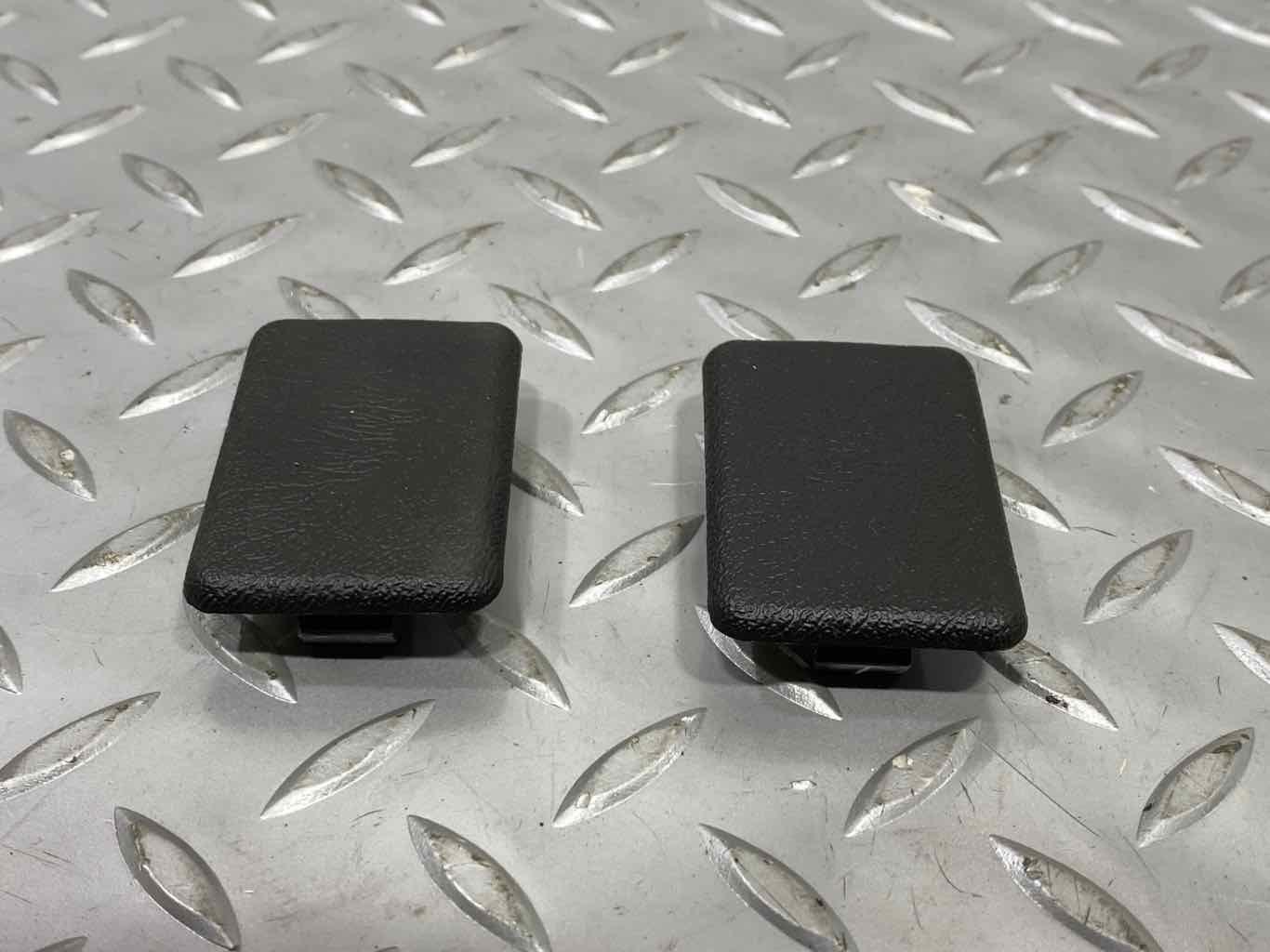 03-07 Hummer H2 Pair LH & RH Interior B-Pillar End Caps (Ebony 48i)