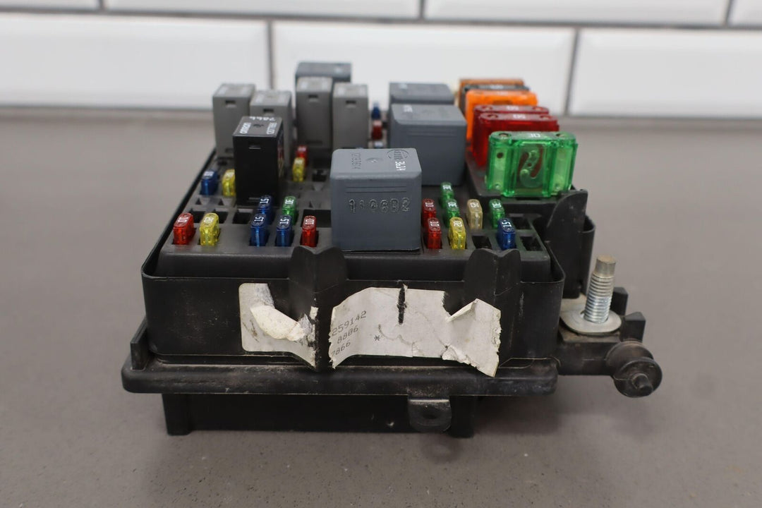 00-02 GMC Sierra C3 OEM Fuse Junction Relay Box 15328806-05